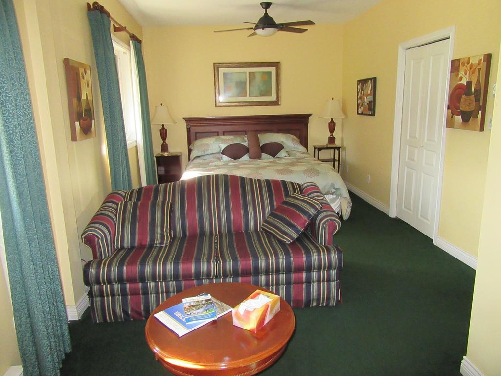 Across The Harbour Bed & Breakfast