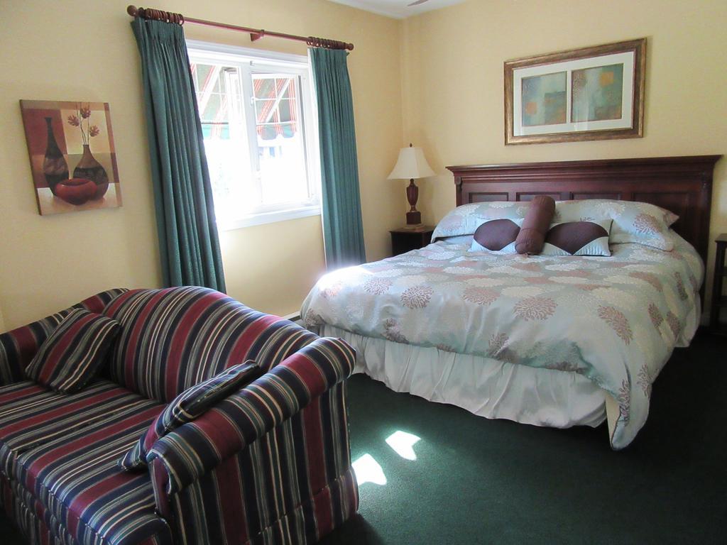 Bed & Breakfast Across The Harbour Bed & Breakfast Victoria