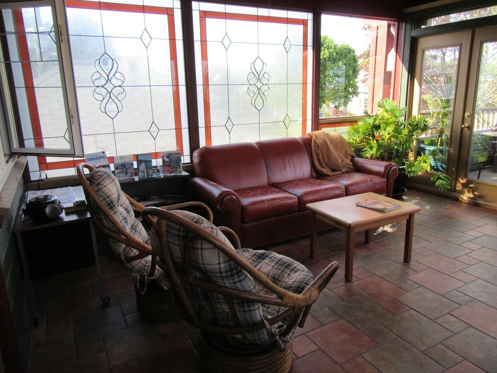 Bed & Breakfast Across The Harbour Bed & Breakfast 3*