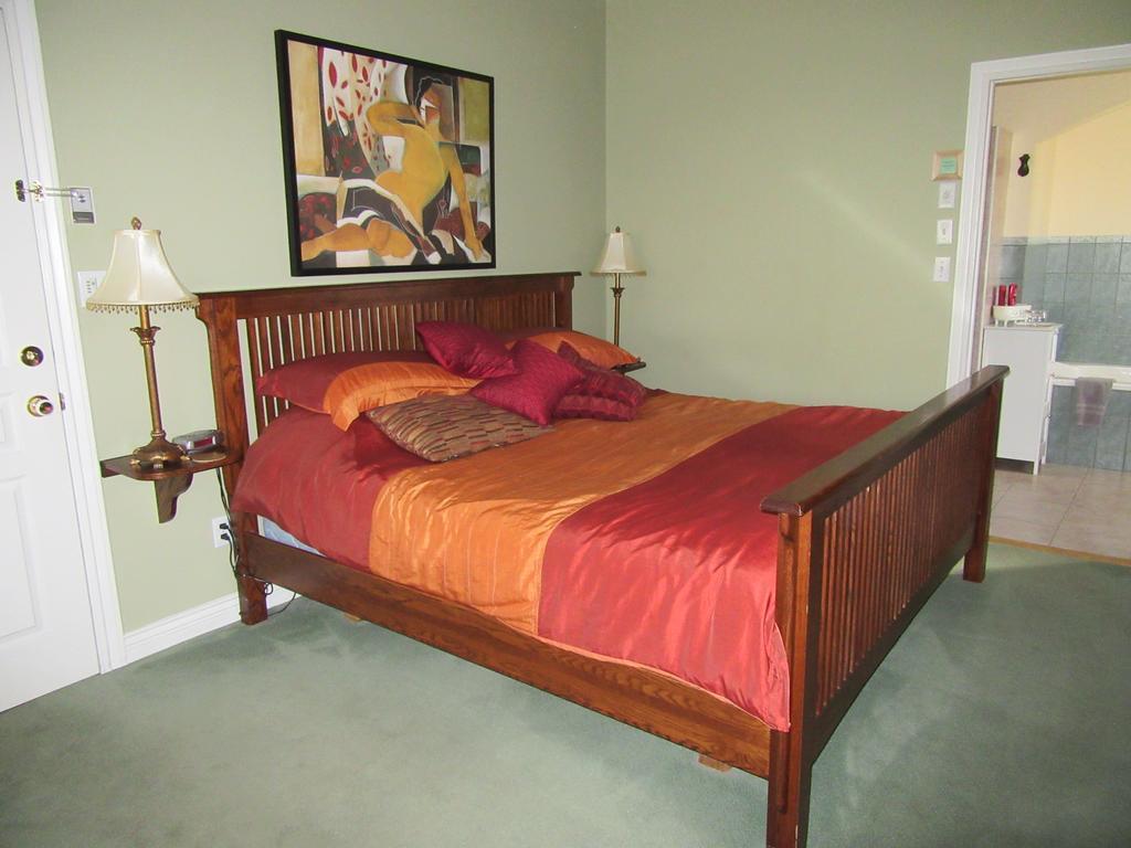 Bed & Breakfast Across The Harbour Bed & Breakfast
