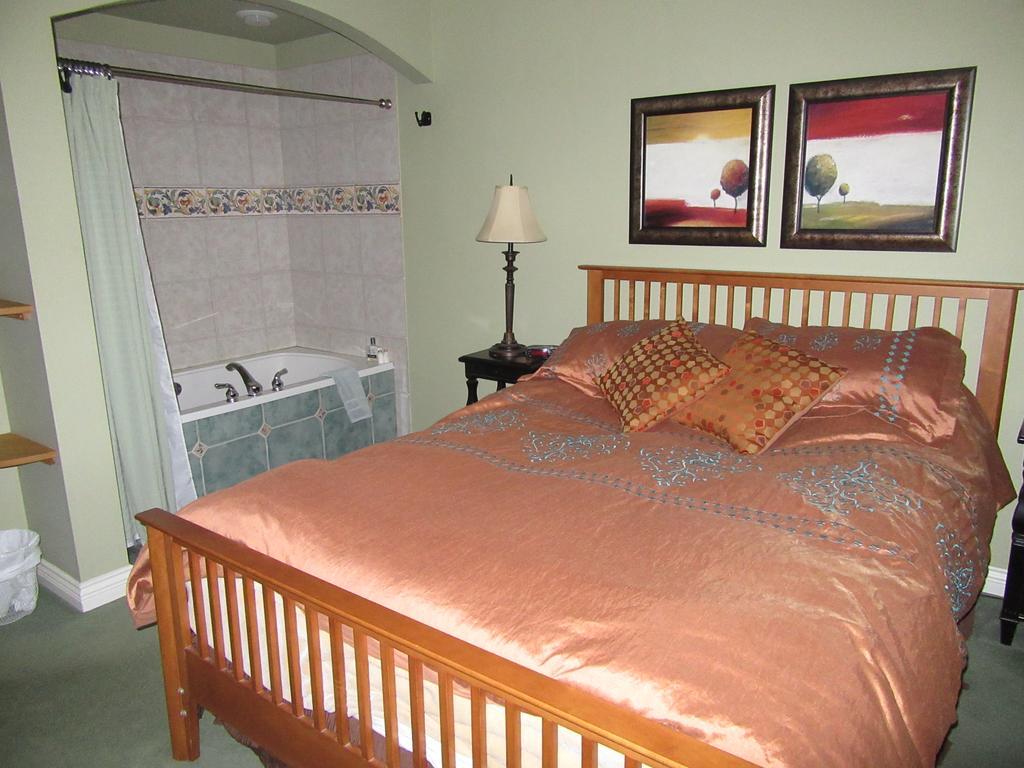 Bed & Breakfast Across The Harbour Bed & Breakfast