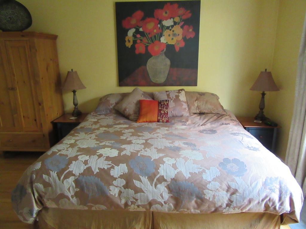 Bed & Breakfast Across The Harbour Bed & Breakfast 3*