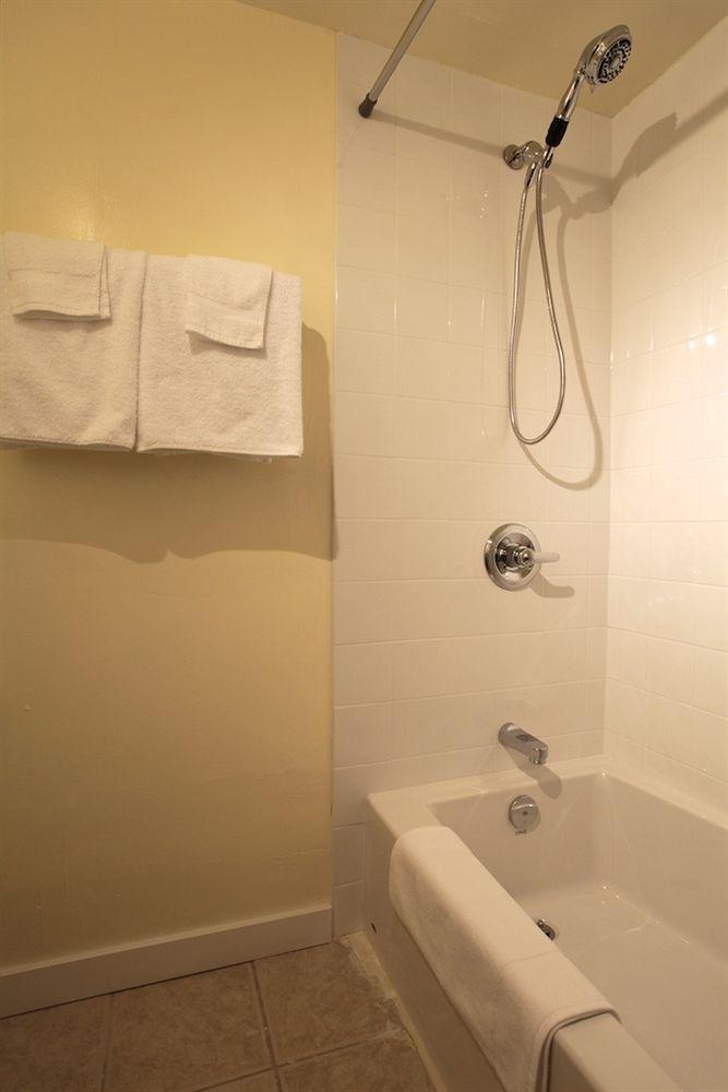 Cherry Tree Motel 2*