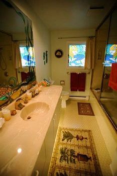 Hemingway's By The Sea Bed & Breakfast 3*