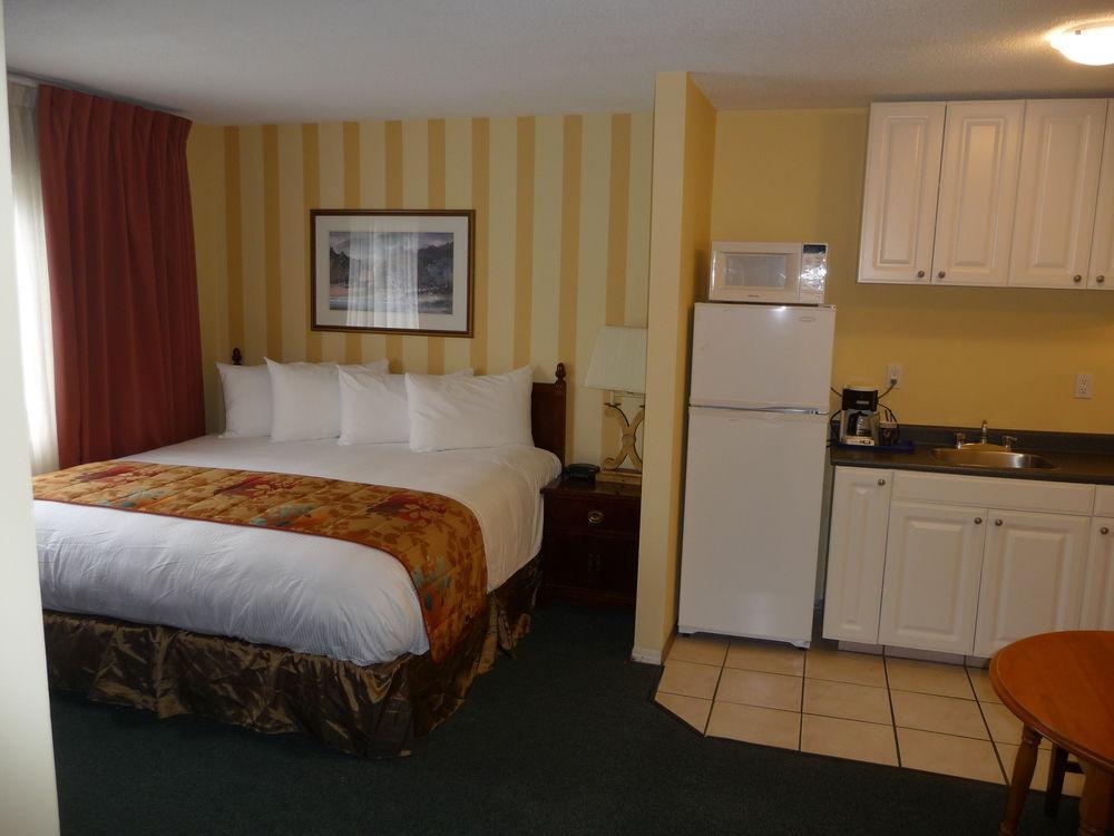 Arbutus Motel