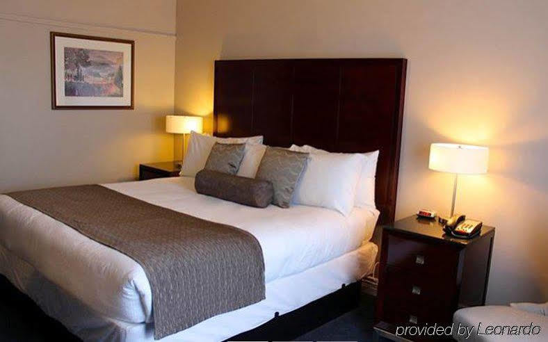 Capital Center 3*