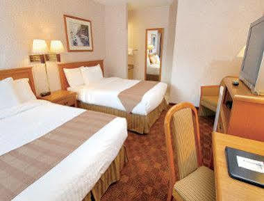 Days By Wyndham Uptown Hotel Victoria