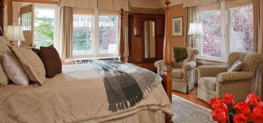 Abbeymoore Manor Bed & Breakfast