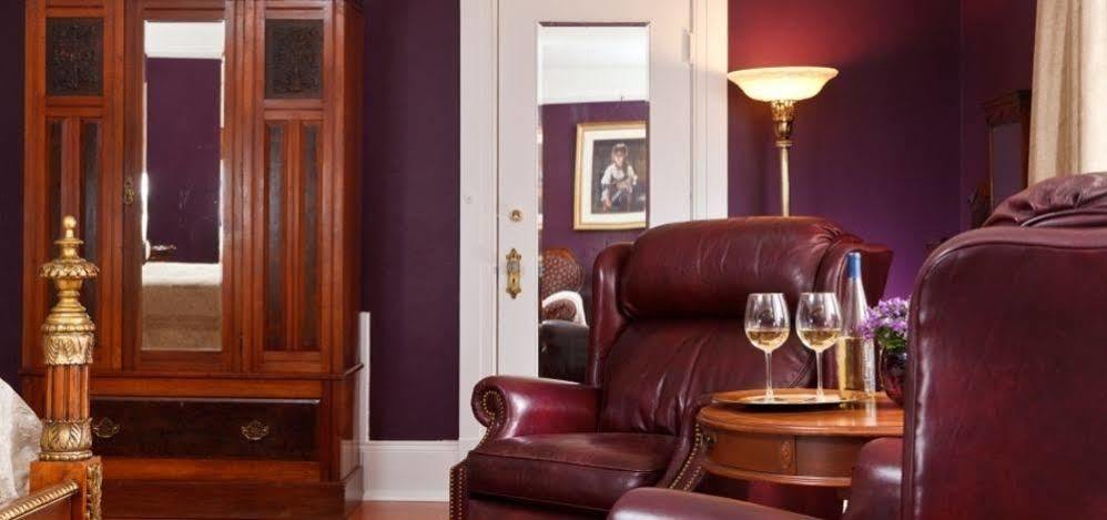 Abbeymoore Manor Bed & Breakfast Victoria