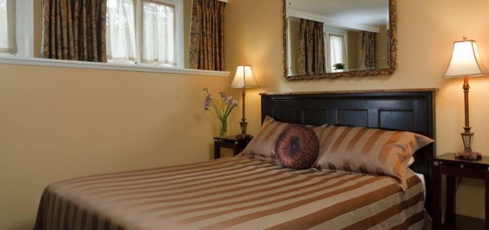 Abbeymoore Manor Bed & Breakfast