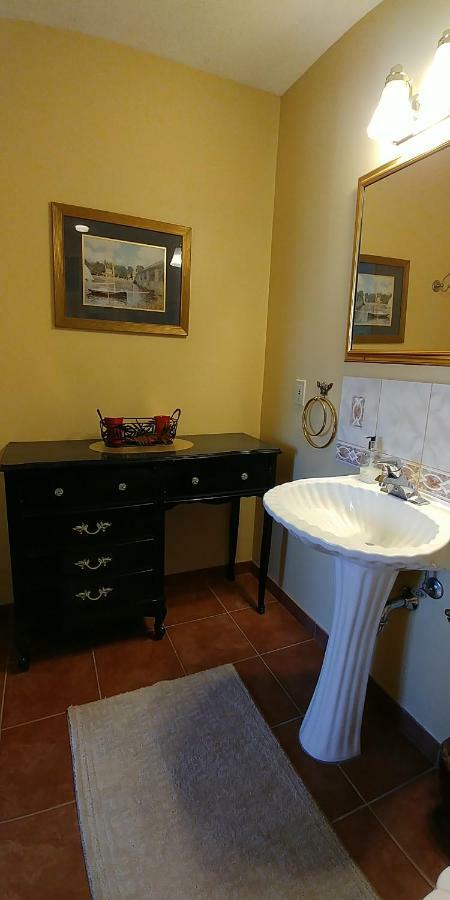 Hemingway's By The Sea Bed & Breakfast 3*