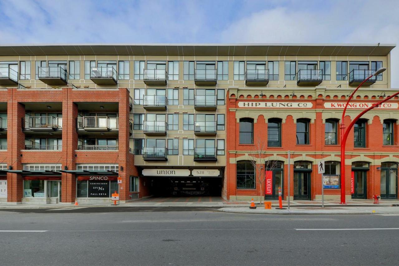 Downtown Heritage With Parking Apartment *