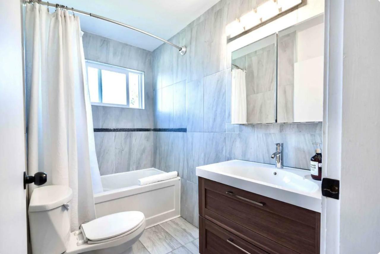 Lovely 10 Minutes To Downtown !!! Holiday home