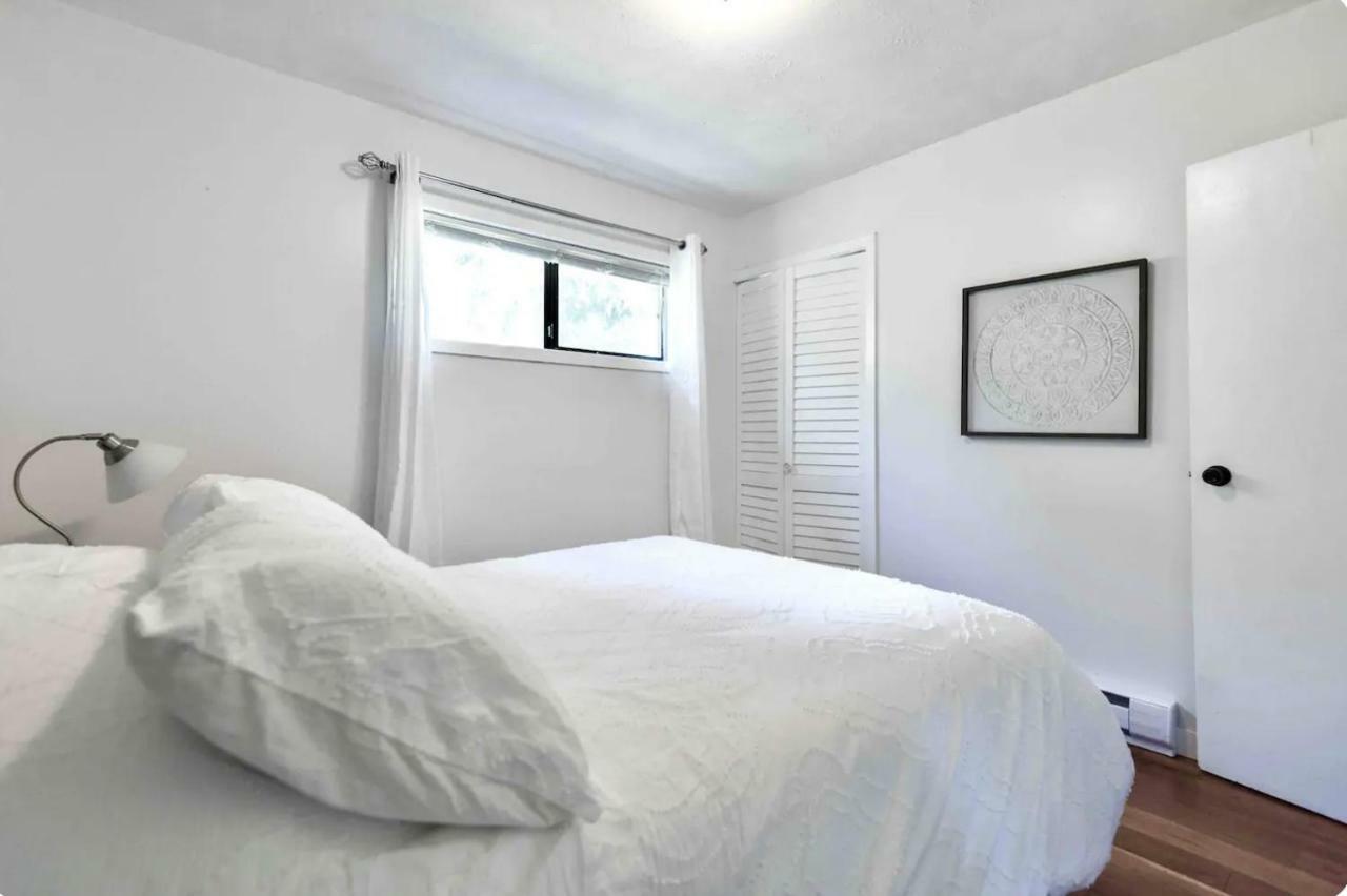 Lovely 10 Minutes To Downtown !!! Holiday home *