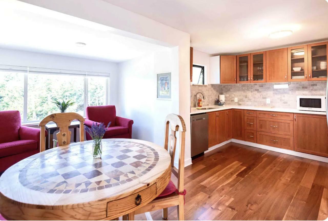 Lovely 10 Minutes To Downtown !!! Holiday home Victoria