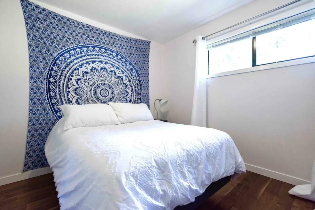 Lovely 10 Minutes To Downtown !!! Holiday home