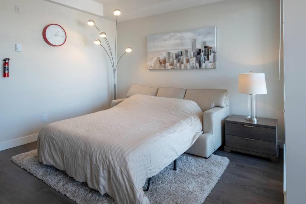 Clean 4th Floor 1 Bedroom Apt In Old Town China Town * Victoria
