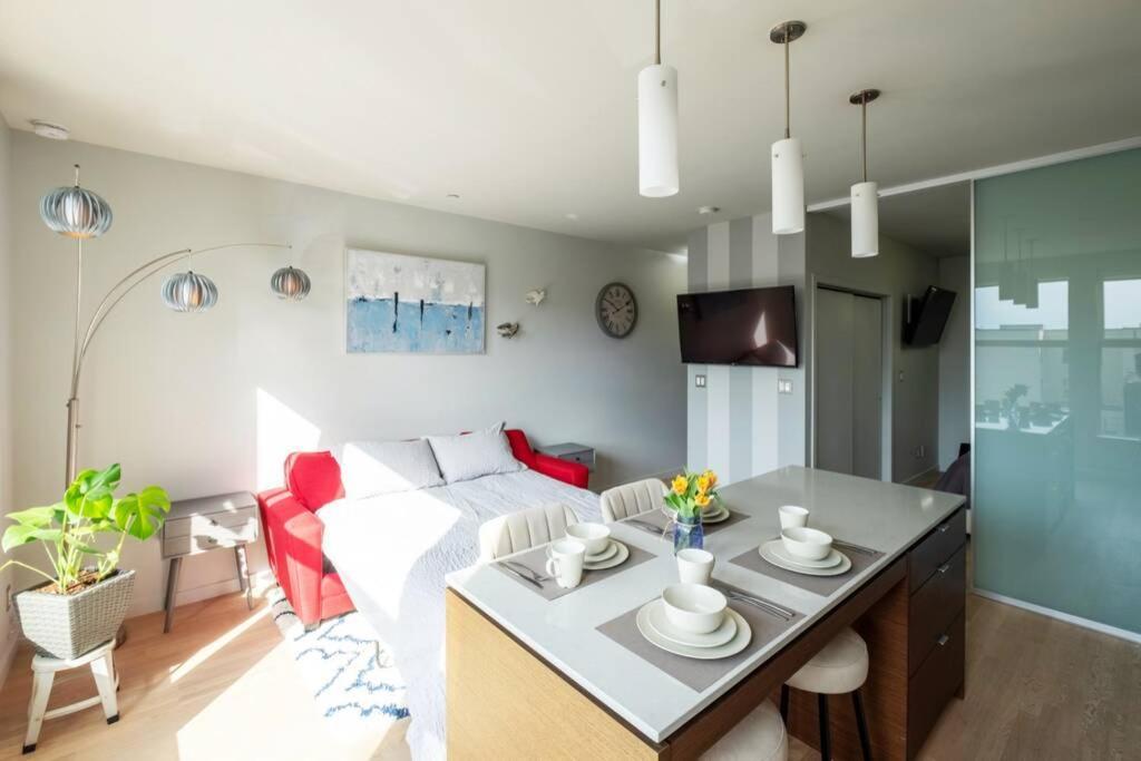 Clean 3rd Floor 1 Bedroom In Old Town China Town Apartment Victoria