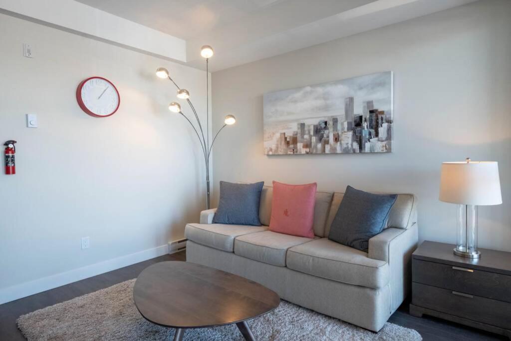 Clean 4th Floor 1 Bedroom Apt In Old Town China Town Apartment *